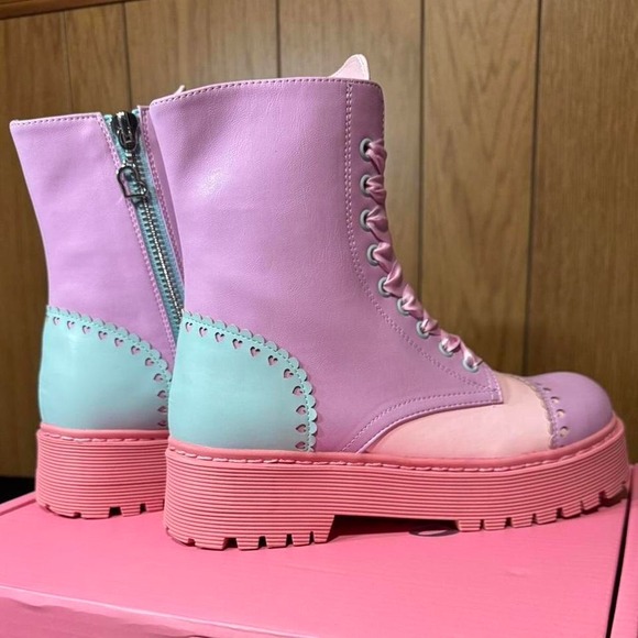 Dolls Kill‎ Pastel pink and purple platform combat boots NEW Size 10 Womens - Picture 3 of 4